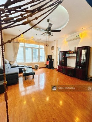 bán nhà đường cầu giấy - dt 50m2 6 tầng - lô góc - 30m ra mặt phố. dân xây chắc chắn!!!