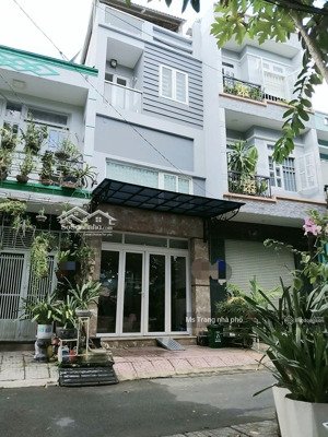 nhà đẹp 4 tầng btct. xe hơi đỗ cửa. dts 135m2. 4pn. sân thượng. kha vạn cân, thủ đức. giá 8,2 tỷ tl