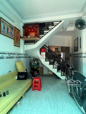 cho thuê nhà hxh vũ tùng, p2, đúc btct 3 tầng gần chợ bà chiểu.