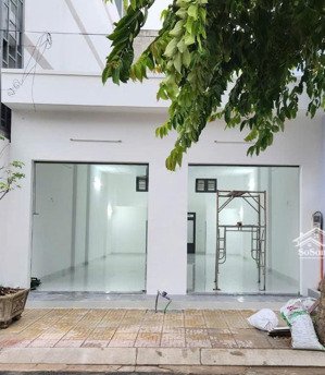 bán mặt tiền đường hiền vương, nhà cấp 4, 8m x 23m, giá 20 tỷ