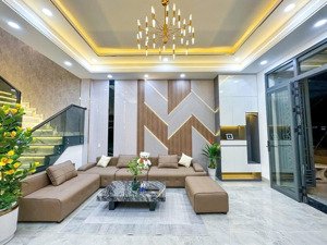 bán nhà mặt tiền trung tâm quận hai bà trưng - 50m2 - 11 tỷ