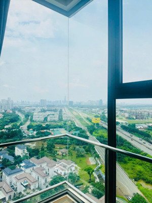 chính chủ bán 100m2 3pn, căn góc, view global landmark 81 đẹp nhất khu