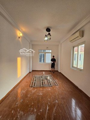 lô góc thoáng sáng, dân xây, ngõ oto 4 chỗ . nhà đẹp full nt. dt 35m 6t mt 3.9m giá 7,3 tỷ