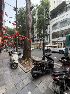 nhà kinh doanh cực đẹp mặt phố tràng thi 20m2 xây 3 tầng mt 3.5m giá 20 triệu. 