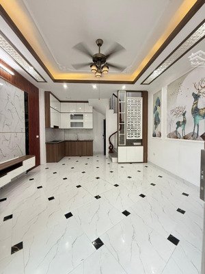 bán nhà dân xây đường hồ tùng mậu dt 32m2x5t, vị trí gần trường, chợ, tàu điện. giá tốt