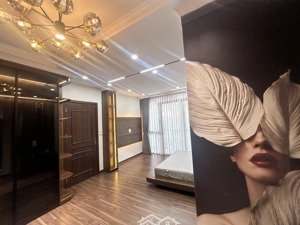 kim mã ba đình - 5 tầng thang máy gần ô tô, sát phố vô cùng thoáng sáng. 43m -5t- mt4,2m- 15,5tỷ