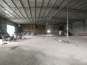 cho thuê nhà xưởng ngay cạnh kđt đô nghĩa, yên nghĩa, hà đông. dt 700m2. điện 3fa, giá 35 ngàn/m2