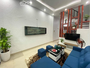 chính chủ cần bán nhà ngọc hà nhỉnh 4 tỷ, đủ 3 ngủ, full nội thất, công năng gần ô tô cạch lăng bác