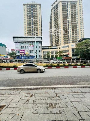 đầu tư nhanh tay - nhà phố láng hạ - kinh doanh -vf3 vào nhà - dt60m2 x 4 tầng - mt 4.4m - 13,8 tỷ.