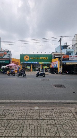 bán nhà mặt tiền đường ngô gia tự phường 4 quận 10. diện tích 300m2 đất giá rẻ chỉ 36 tỷ