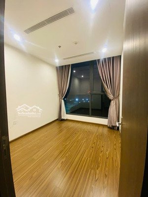 bán căn 4n3vs, tầng đẹp, căn góc, view thành phố thoáng mát, có cho dòng tiền cho thuê 32tr/tháng