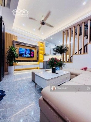 la phù hoài đức. 33m 5 tầng. ô tô đỗ cách nhà 50m. sổ vuông a4. chỉ 4,3 tỷ