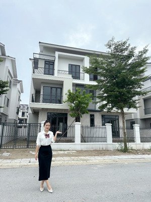 biệt thự đẳng cấp giá chỉ bằng chung cư hn, tiềm năng sinh lời x2,3 khi sở hữu , sẵn sổ trao tay