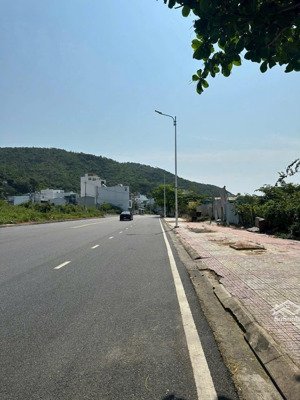 đất mặt tiền phạm văn đồng - kđt vĩnh hoà - bắc nha trang - 291,3 m2 - giá chỉ 70 triệu/m2