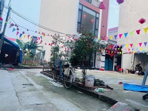 nhỉnh 3 tỷ có 42,6m2 xóm đông, vân nội. mặt tiền 4m đường oto vào dân cư đông đúc