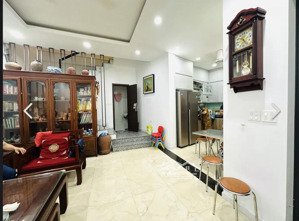 bán nhà rieng dtich sư dụng 71m, số đỏ 61m nằm trên phố tây sơn