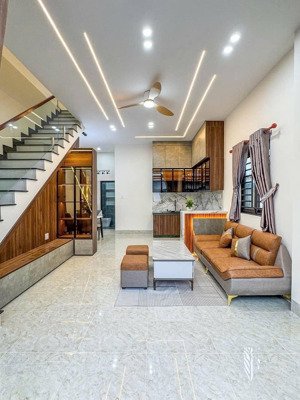 hiếm! 5.75 tỷ duy tân, 4 tầng đúc - khu vực hiếm nhà bán - vị trí đẹp - full nội thất xịn