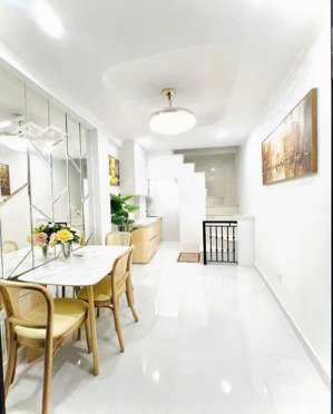 nhà mới - tôn đức thắng - 5 tầng - 3 ngủ - 3 bước ra phố - nhỉnh 200trđ/m2