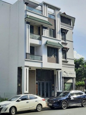 bán nhà số 173 phạm thái bường - phú mỹ hưng, giá 47.7 tỷ, diện tích 7 x 18m, nhà đẹp, giá tốt