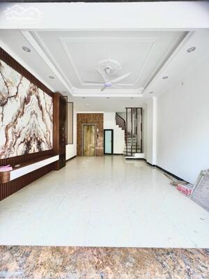 Bán nhà khuyến lương 6 tầng thang má long lanh lô góc ô tô tránh vào nhà kinh doanh hoàng mai