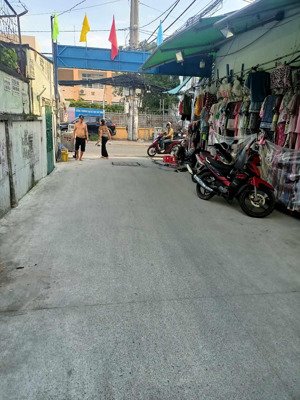 nhà 2 tầng đường 8 m, 1 sẹc htp quận 7. 7*27 nở hậu, hơn 14 tỷ.