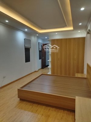 cho thuê nhà bồ đề - hồng tiến - hoàng như tiếp - nguyễn văn cừ ô tô vào nhà- nhà đẹp ở hoặc làm vp