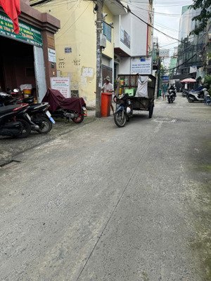 nhà cấp 4 - hẽm 6m đường tân sơn nhì.dt 4x17m. giá 7,3 tỷ