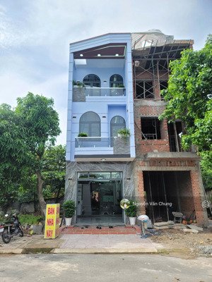 bán nhà riêng gần vòng xoay an phú dt743, 4,45 tỷ, 70m2, 4pn, 4wc. tặng full nội thất cao cấp