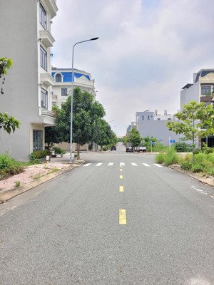 3.9 tỷ/ bán đất kdc phú hồng thịnh 9 p. bình an tp dĩ an sát ql1k thành phố thủ đức làng đại học