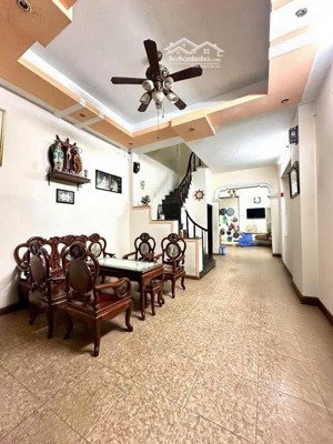 bán nhà(ngon rẻ) phố tôn đức thắng - kinh doanh - ô tô ngủ- dt 70m2 x 5 tầng - mt 5m - giá 17.9 tỷ.