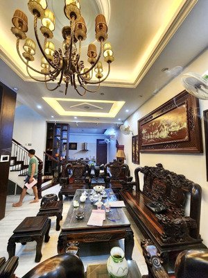 hàng kín! hoàng cầu, lô góc, 3 thoáng, ngõ thông, gara ôtô, kinh doanh đỉnh, 50m ra phố. dt 61m2.