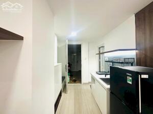 Studio ban công tách bếp - full nội thất hiện đại ngay trung tâm quận 1