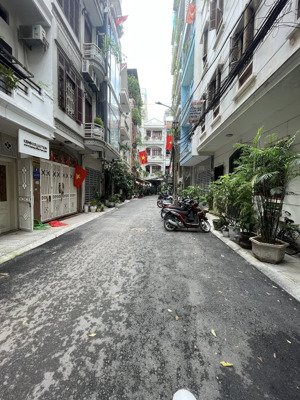 bán gấp nhà chính chủ ngõ 61 hoàng cầu 45m x4 tầng mt 5 gíá. 24.5 tỷ đt 