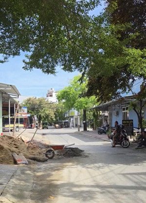 đất liên chiểu chính chủ có thương lượng, gần chợ, gần trường học, ở hoặc kinh doanh đều tiện lợi.