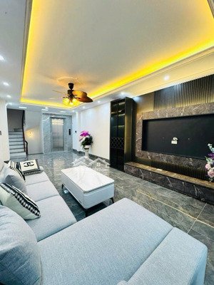 có 1 0 2! đội cấn, nhà đẹp thang máy xịn, 10m ra ôtô tránh, 15m ra phố, 2 thoáng, ở ngay, 40m2*6t