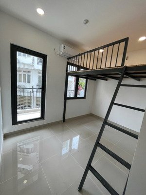 duplex ban công vừa khai trương full nội thất (kệ bếp đang lắp) gần co.opmart, chợ nguyễn văn trỗi