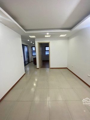 cần bán căn hộ ruby 3 phúc lợi 48m2 2 ngủ 2 vệ sinh. nhà vẫn như mới. giá: 2.45 tỷ. lh: 