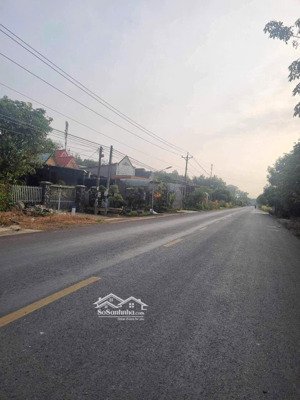 đất mặt tiền đường dt749b ngay trung tâm. dân cư hiện hữu, tiện ích đầy đủ