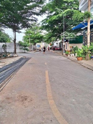 siêu phẩm thạnh xuân 25, dt: 4,5x12m, 1 trệt lửng, 3 lầu, đường nhựa 12m có vỉa hè, full nội thất