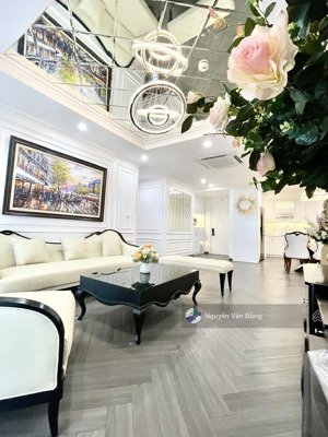 chính chủ gửi bán căn hộ trung tâm cầu giấy, tầng đẹp view hồ, sổ đỏ sẵn giao dịch, full nội thất