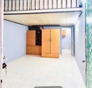 bán căn hộ góc lầu cao, ban công riêng tại lý văn phức, ngày trung tâm quận 1