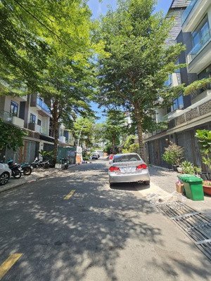 bán nhà khu phân lô đồng bộ. phú thuận . nhà view sang sịn mịn . chỉ 15 tỉ nhỉnh