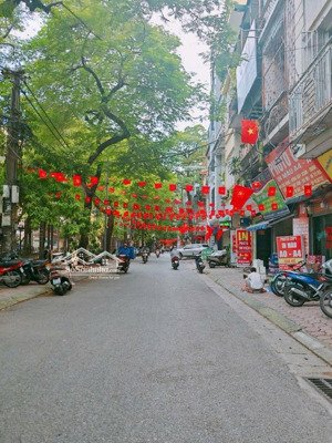 nhà 81m4t lô góc, 2 thóang ngõ thông ô tô tránh