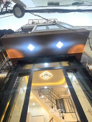 bán nhà 3 tầng - sân thượng thoáng mát - đ.trần xuân soạn - quận 7