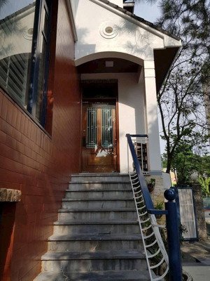 biệt thự vườn đào hàng xóm quận uỷ tây hồ siêu vip 185m2, mt 27m lô góc, giá 140 tỷ