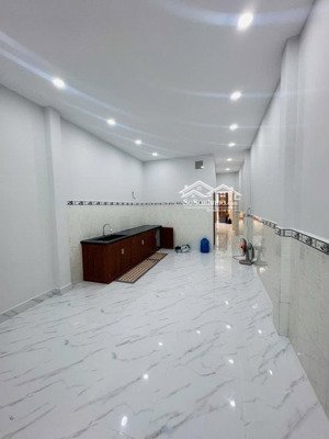 nhà mới đẹp cxpl a,dt 64m2, giá chỉ nhỉn 6 tỷ, nhà mới sơn sửa có thể vào ở ngay