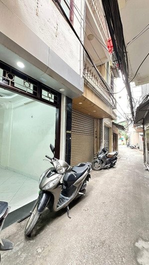 hiếm: mua 1 được 2 nhà 4 tầng, 4 ngủ, sổ đỏ 61,7m2 trần khát chân, gần ô tô, trường học