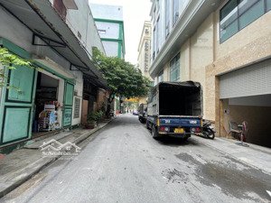 hàng mới - 5 tầng dân xây - 55m2 - 10 tỷ - nhà đẹp hoàng quốc việt - ngõ nông thông thoáng