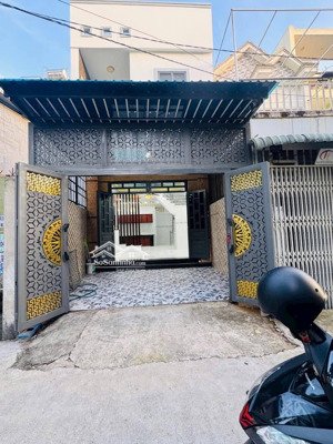 bán rẻ nhà trệt lầu kiên cố sau siêu thị go dĩ an - giáp thủ đức