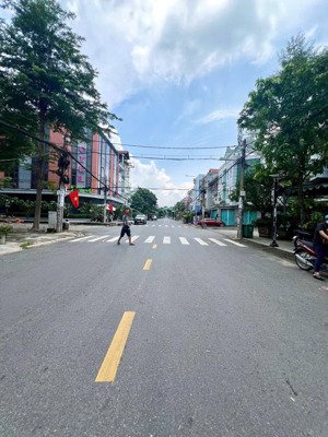 bán nhà mặt tiền đường tên lửa-cơ hội vàng kinh doanh. 5x16m, đường 15m vỉa hè rộng, 10.3 tỷ tl